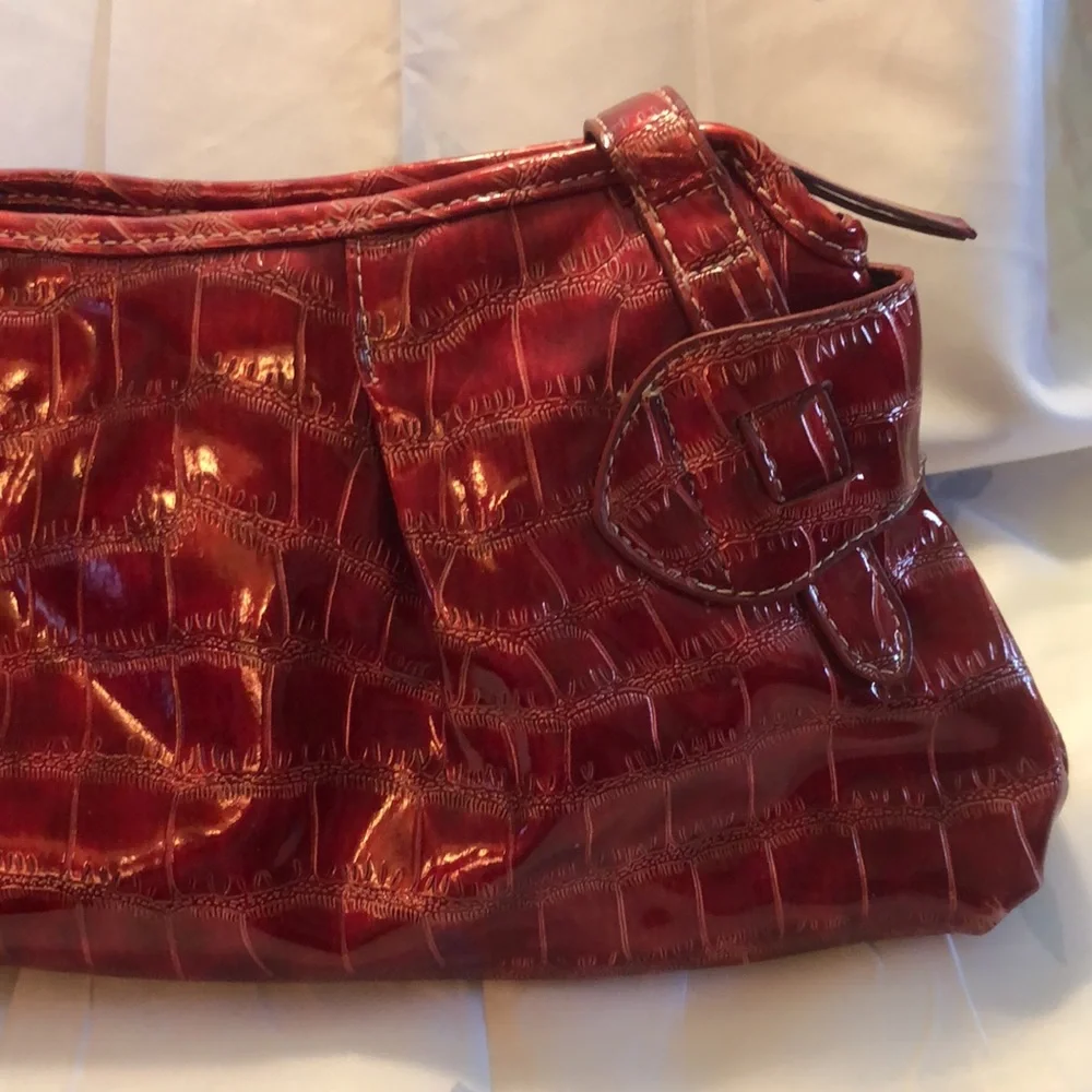 Vintage Sag Harbor Faux Croc Patent Leather Bag Red 13.5x4” - 8.5” drop
